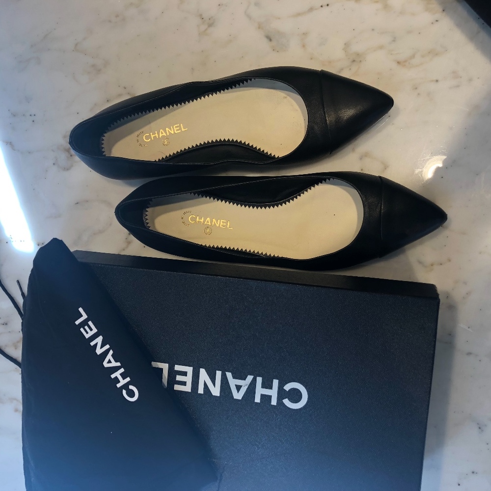 Chanel pointed cap toe flats black 37.5